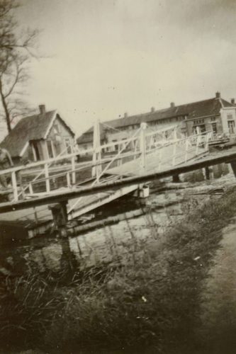 Uit pin gelichte bruggetje WO2 